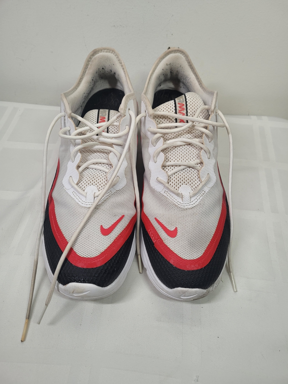 Nike Men’s White Red Black Athletic Running Sneakers